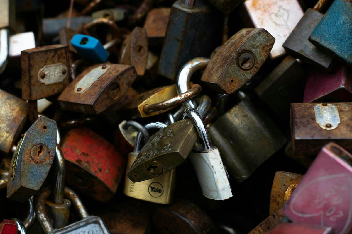 Public versus private Telegram channel comparison with lock icons