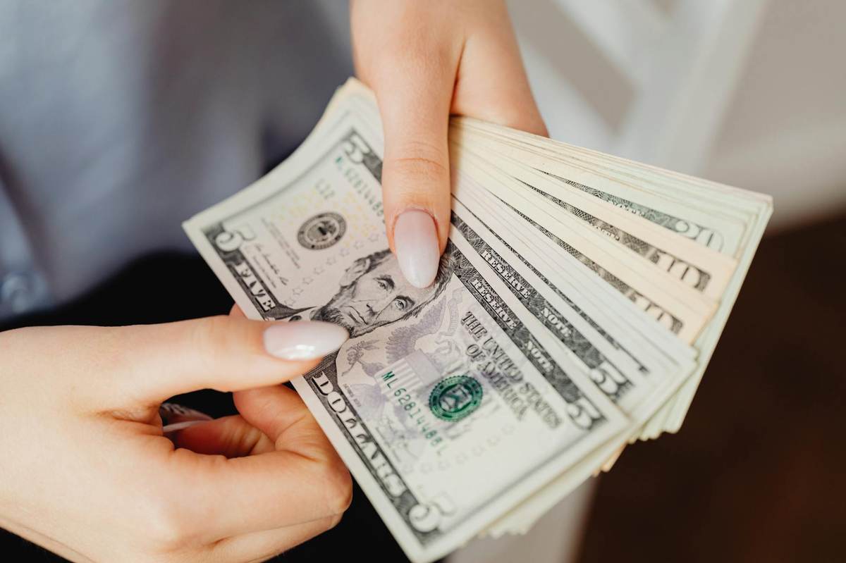 Creator calculating earnings — paid discord server cost and platform fee structure