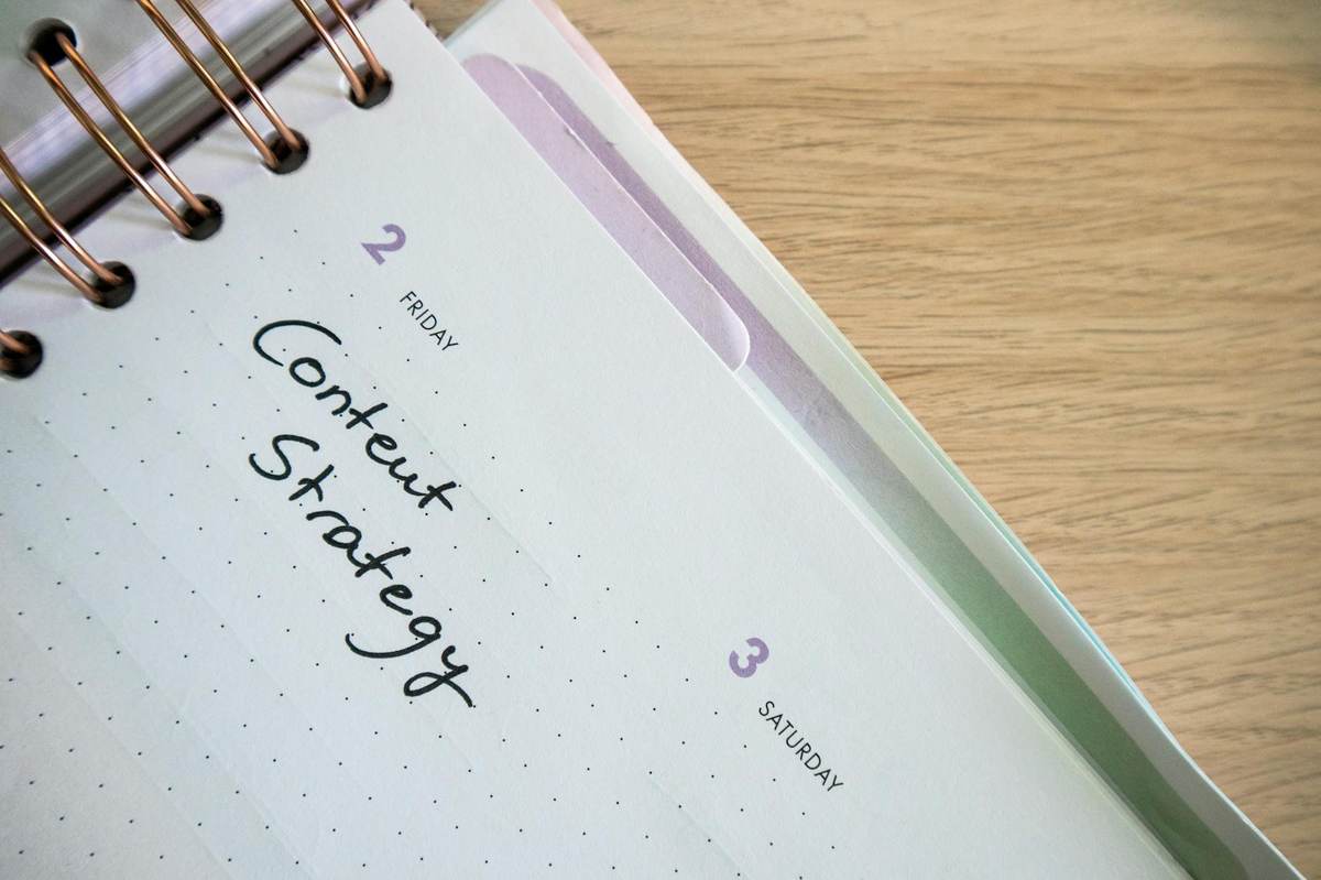 Weekly content planning calendar with a creator scheduling their paid community posts