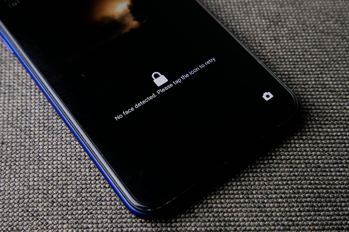 Encrypted secure communication with digital lock screen