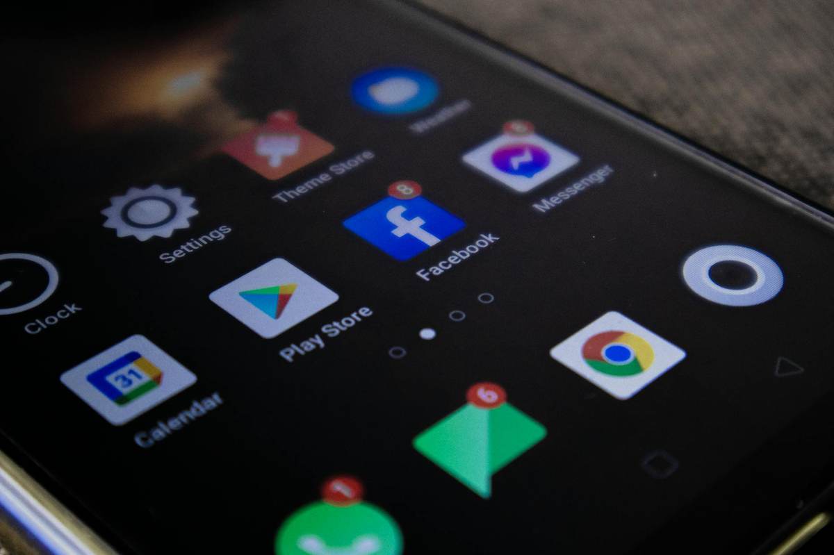 Mobile showing upgrade process from basic Telegram group to organized supergroup community